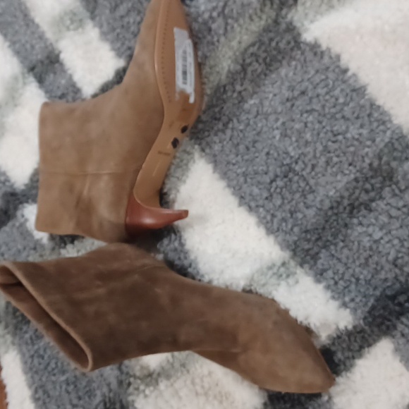Dolce Vita Boots | NEW Women's Dee Brown 6-6.5 Suede Kitten-Heel Ankle Booties - Picture 11 of 16